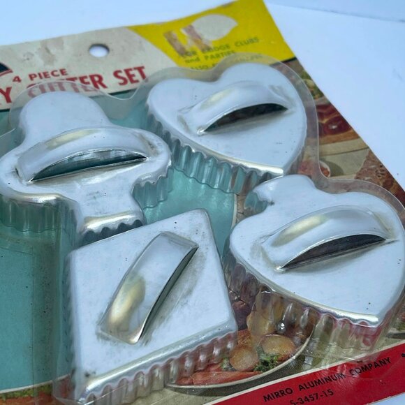 Mirro Aluminum Cookie Cutters 4-Piece Set Vintage NIP Bridge Card Games Shapes - Picture 2 of 3